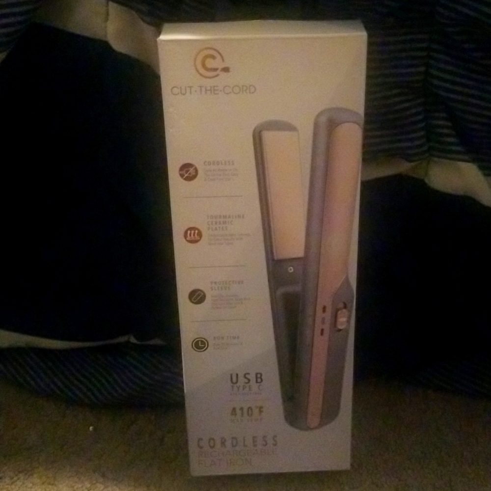 Cut the cord wireless straightener